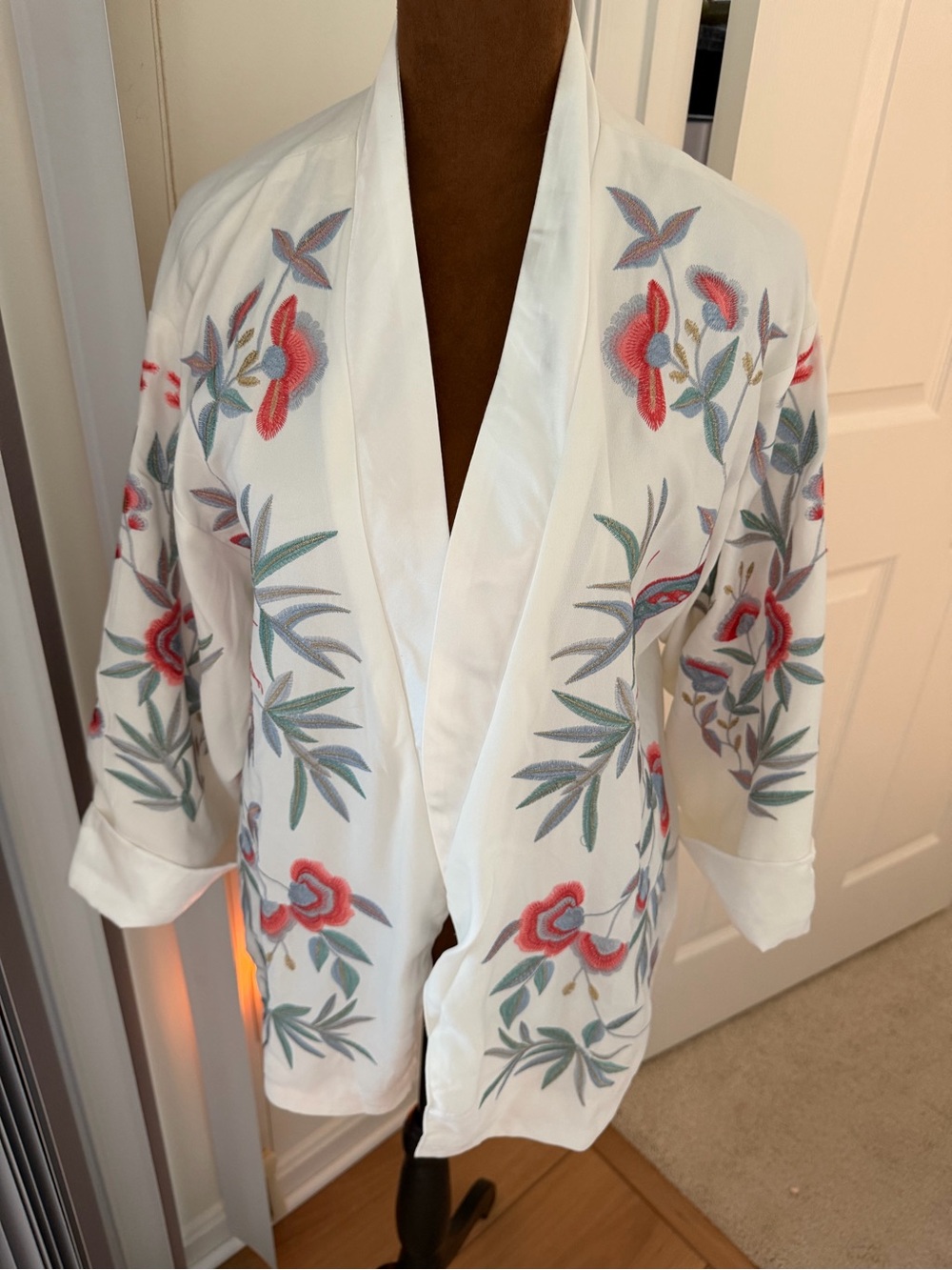 Colleen Lopez White Satin Kimono Robe with Red & Green Floral Embroidery